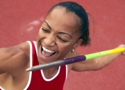 C罗在西班牙队比赛中重要助攻，重要助攻引发热议！气势如虹延续